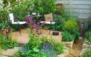 kleiner garten planen sitzplatz wasserspiel