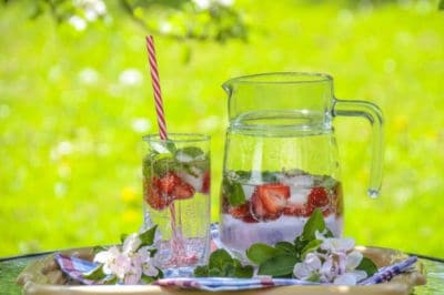 Pfefferminz Limonade mit Erdbeeren