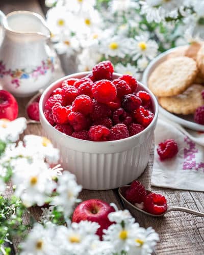 gartengestaltung-naschgarten-himbeeren-ernaehrung-gegen-falten