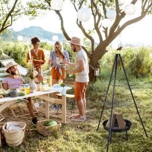 dreibeingrill-feuerschale-lagerfeuer-grillparty-flaechenlust-gartenblog